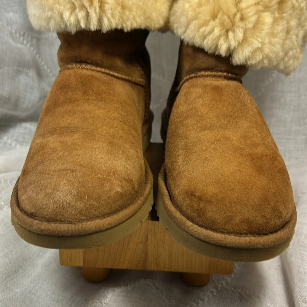 UGG almost new leather sheep skin boots